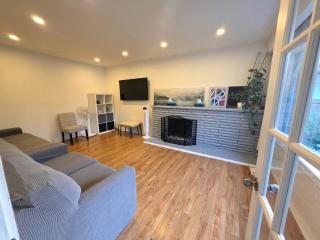 Spacious Toronto Home Near Transit, 3 BR, Sleeps 8 - 2