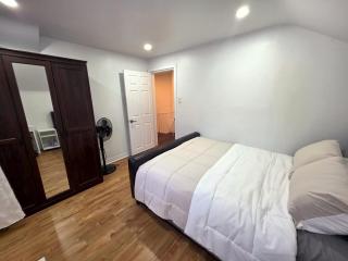 Spacious Toronto Home Near Transit, 3 BR, Sleeps 8 - 1