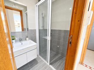 NEW Downtown 2BR Apartment 3 Beds AC, Wi-fi, Terrace With View - 6