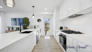 Bubbles & Beaches By Wine Coast Holiday Rentals - 5