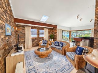 Stunning Clifftop Location - gorgeous ocean views - 9