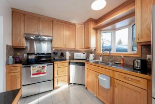 4Bed Rooms 4Queen Bed Two living Room 2 TV FREE BANFF PARK PASS! near Downtown Executive family House - 9
