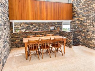 Stunning Clifftop Location - gorgeous ocean views - 3