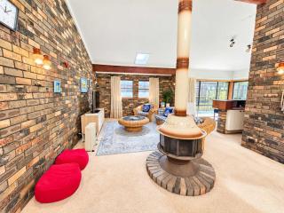 Stunning Clifftop Location - gorgeous ocean views - 1