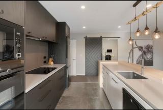 Queen size room with shared bathroom - 8