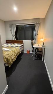Queen size room with shared bathroom - 6