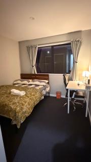 Queen size room with shared bathroom - 5