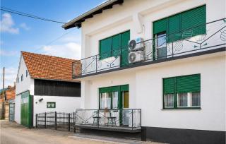 4 Bedroom Nice Home In Jastrebarsko - 2