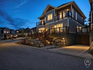Pet Friendly Mountain View Home by StayIn - 4