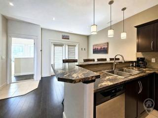 Pet Friendly Mountain View Home by StayIn - 1