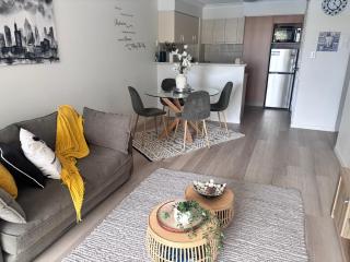 Broadbeach - Shop, Dine & Unwind - 5