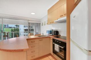 Comfy 1-Bedroom with Parking, Walk to Parklands - 5