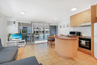 Comfy 1-Bedroom with Parking, Walk to Parklands - 3
