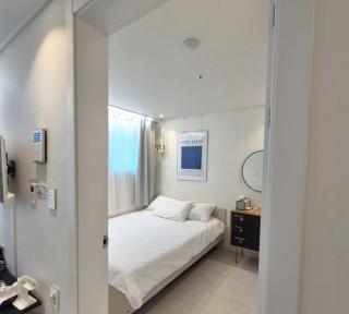 Stay in Seoul, 3 min to Seoul Station, New Apt, 3 Air Conditioners, Elevator, Rooftop, Quiet & Cozy - 3