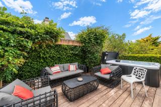 2BR Stay with Fireplace Hot Tub BBQ - Tasman - 8