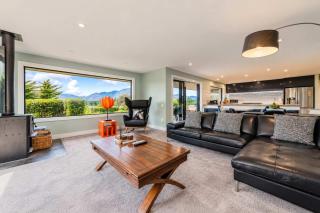 2BR Stay with Fireplace Hot Tub BBQ - Tasman - 1