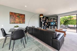 2BR Stay with Fireplace Hot Tub BBQ - Tasman - 1