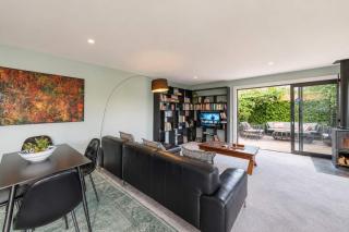 2BR Stay with Fireplace Hot Tub BBQ - Tasman - 2