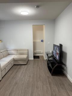 Comfy & Modern 2BR Guest Suite - 9