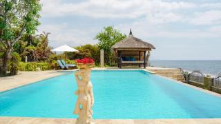 Beachfront Villa Mawar with Private Pool and Sunset View - 8