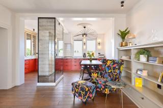 Ruby House with parking - 9