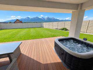Luxurious and Stylish - Breathtaking Mountain View with Hot Tub and Sauna - 8
