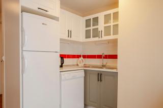 Spacious One-Bedroom Central Apartment - Elevator - 4