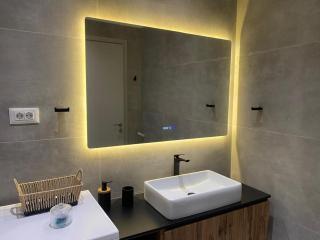 Modern Coastal Retreat in the Heart of Syros - 9