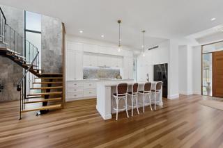 Spacious 5-Bed Stay Near Mandurah - 3