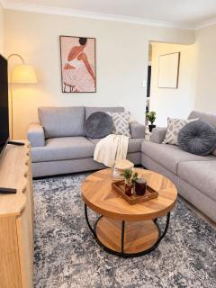 Spacious Family Stay Near Hobart and Waterfront - 1
