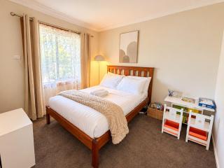 Spacious Family Stay Near Hobart and Waterfront - 5