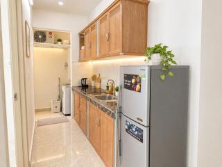 Kate's House - Spacious Apt 2BR 2Bath - Balcony & Quiet - 5' to beach - 2