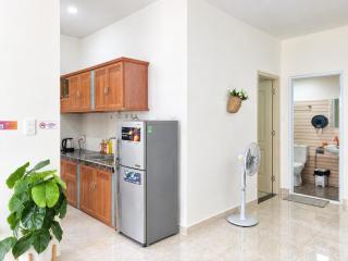 Kate's House - Spacious Apt 2BR 2Bath - Balcony & Quiet - 5' to beach - 1