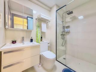 Elegant classy one bedroom apartments with amazing city views, swimming pool ,ample parking space, gym, child playground area and amazing scenic city view - 6