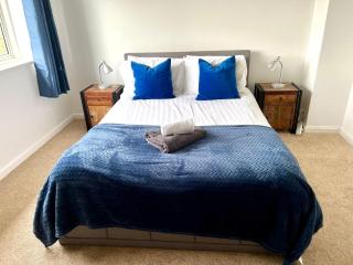 Large Stylish 5 bed Cambridge House - 3