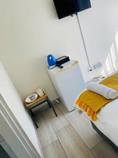 Dulcomb Guesthouse - 1