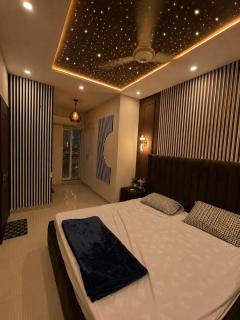 1 Bed Apartment With attach Bathroom And Tv Lounge - 0