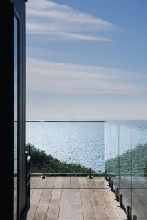 Clifftop 1 Bedroom Tiny House Sea Views & Kāpiti Island - 2