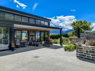 Oraka Lodge views outdoor fire and spa - 3