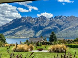 Oraka Lodge views outdoor fire and spa - 1