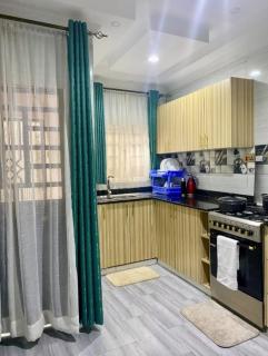 4 Bedrooms Bungalow - 3
