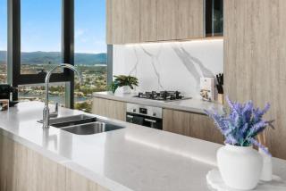 Sky-High Luxury at The Star 2BR Ocean River Views, Balcony, SkyPool, Gym - Free Parking - 1