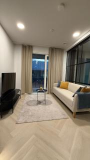 Cozy and Spacious Apartment Near University D5 - 2
