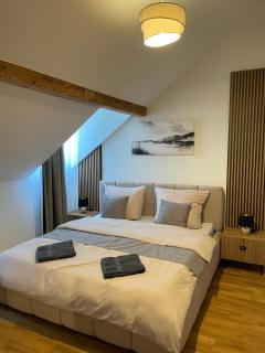 Isabella Leonarda Suite - 8
