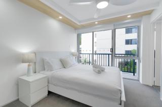 2BR Modern Surfers Paradise Apt - 9