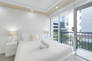 2BR Modern Surfers Paradise Apt - 7