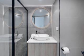 2BR Modern Surfers Paradise Apt - 4