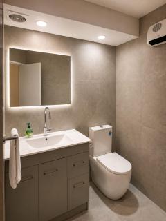 Apt12 Lakefront Apartments - 4