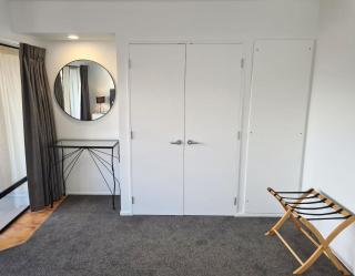 Apt12 Lakefront Apartments - 1