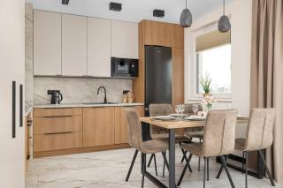 Spacious Apartment with Parking and a Workspace near Tauron Arena by Noclegi Renters - 8